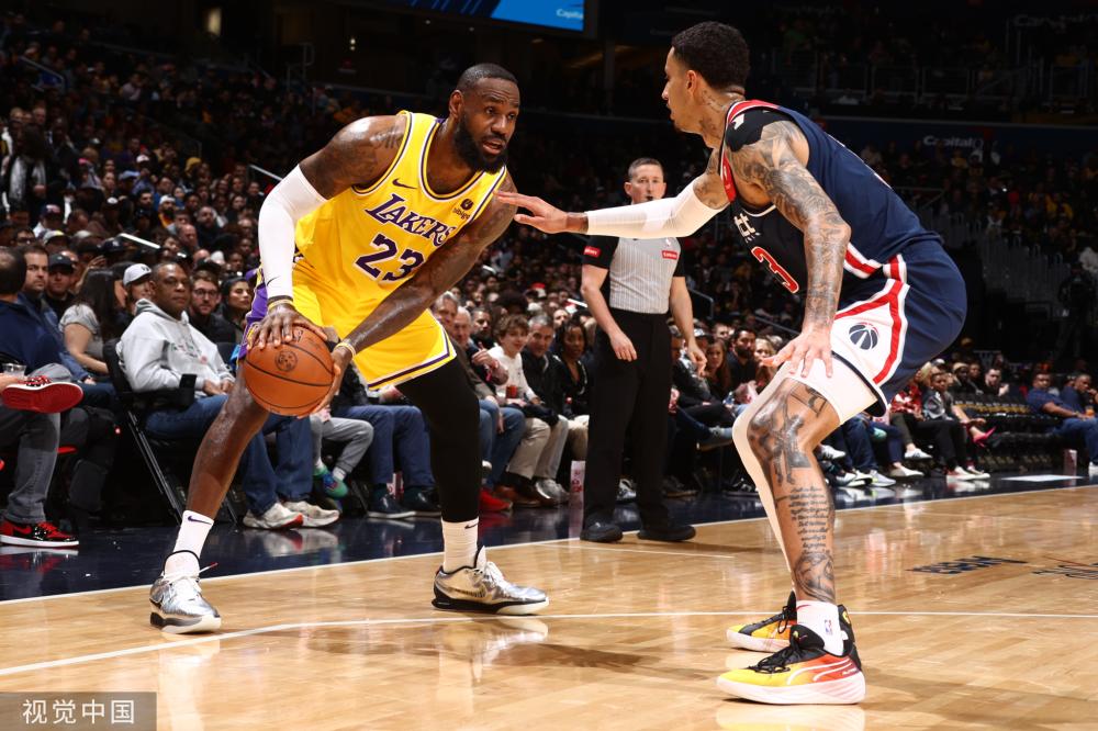 甲赛场上展 甲赛场上展