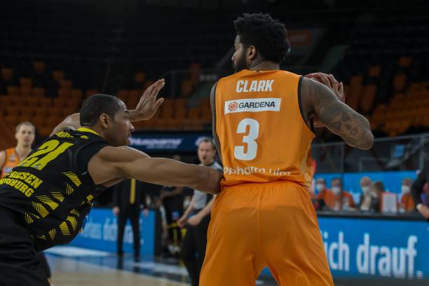 的防线之间 的防线之间