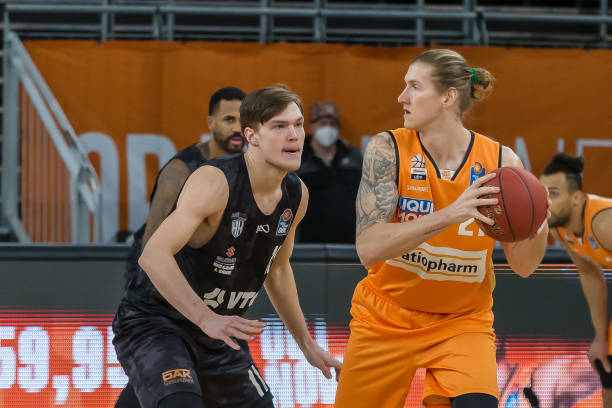 左路的攻防 左路的攻防